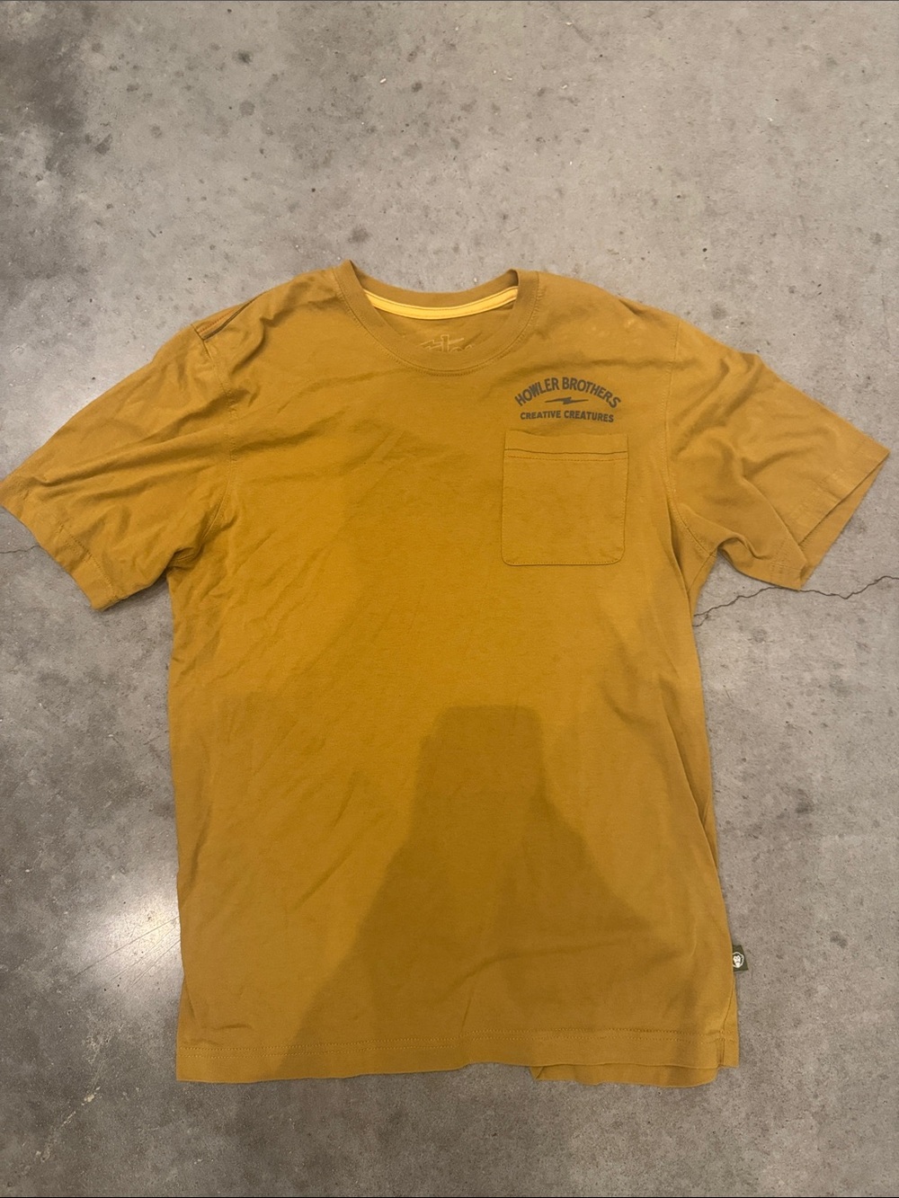 Howler Brothers Creative Creatures Trout Pocket Tee Men’s Medium Mustard Gold